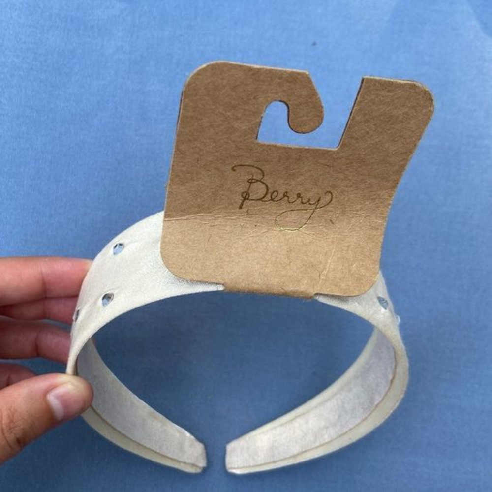 ⭐️4 for 25⭐️ NWT BERRY Ivory Gemstone Head Band‎